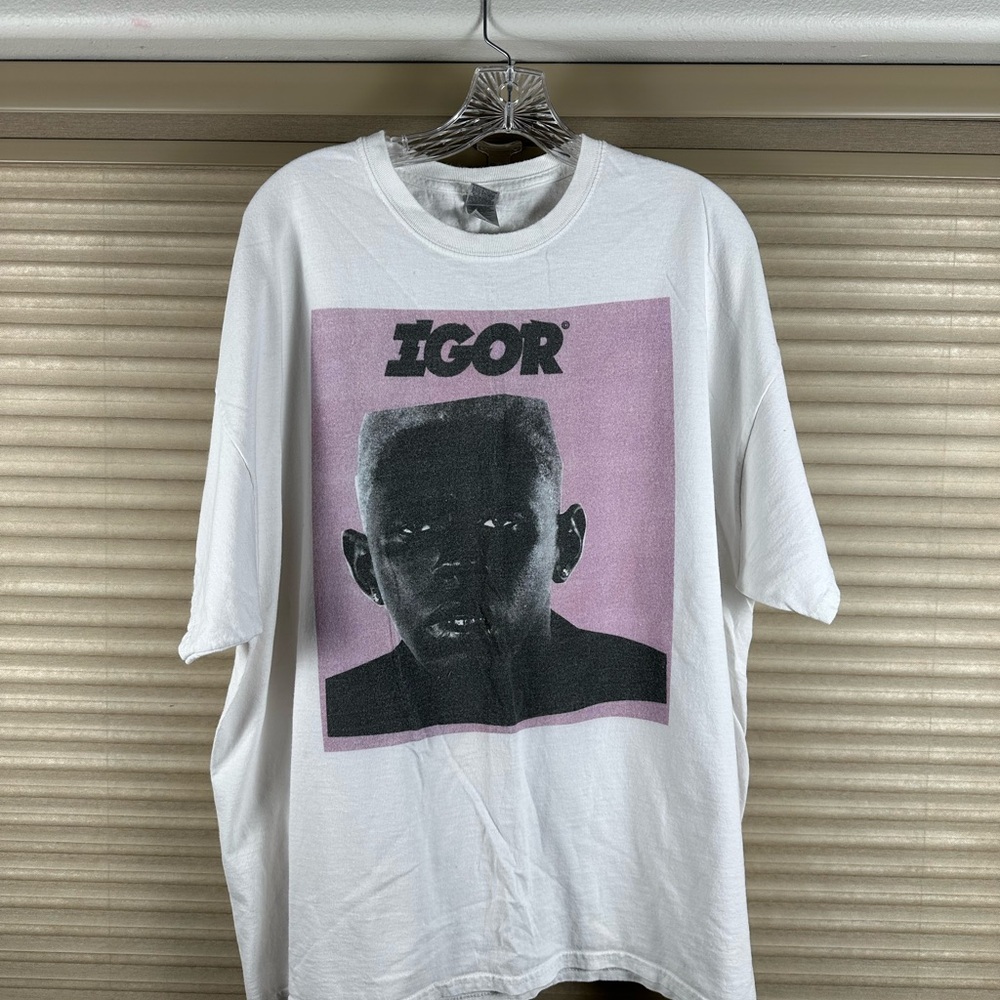 Gildan White Tee with Pink and Black Graphic
